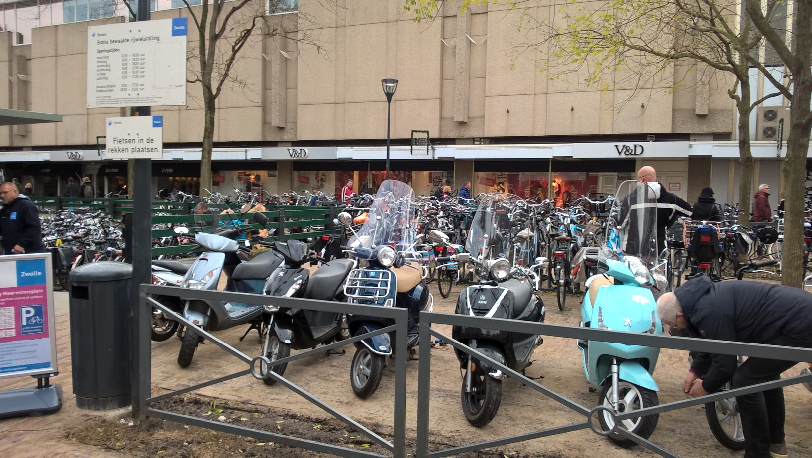Foto: fietsparkeren op Meerminneplein