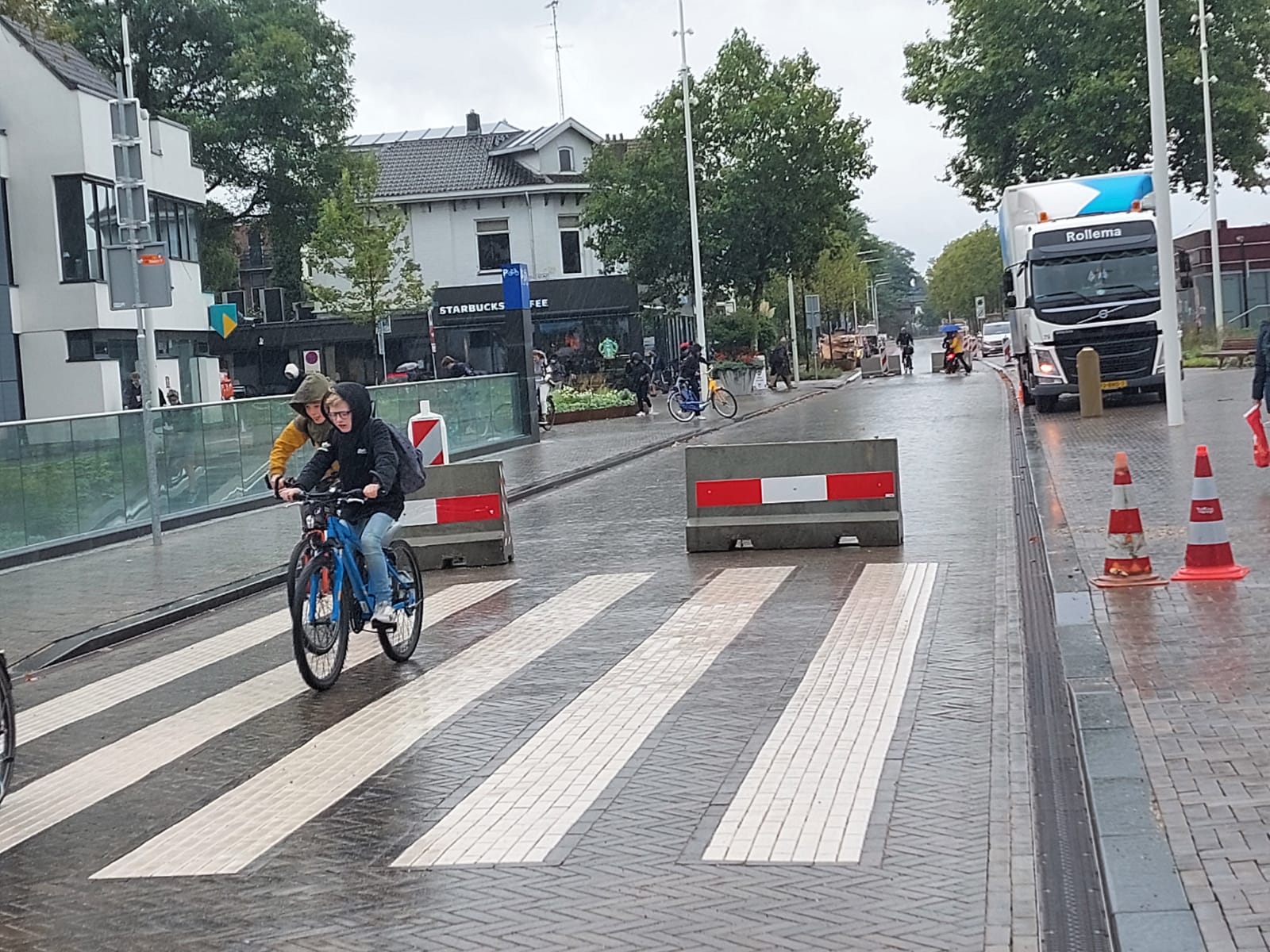Hier zou de knip voor auto's moeten komen